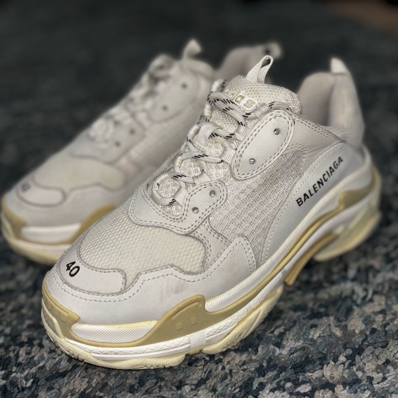 Condition: Worn I’m selling my Balenciaga Triple S sneakers in size 9.5. - Picture 4 of 8